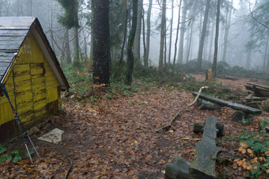 ...z zewnątrz wygląda jak psia buda, ale jest zaskakująco sucha i przytulna