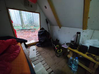 słowacka, jednoosobowa utulna za Przełęczą Radoszycką