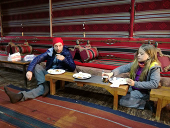 w nocy temperatura spada do ok. zera, więc nawet w namiocie jest zwyczajnie zimno