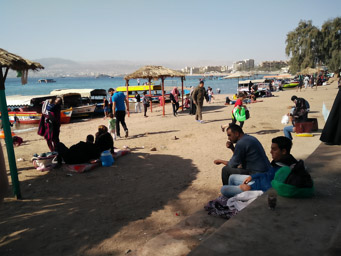 plaża publiczna nie zachęca do kompieli