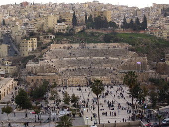 ruiny rzymskiego teatru w centrum Ammanu