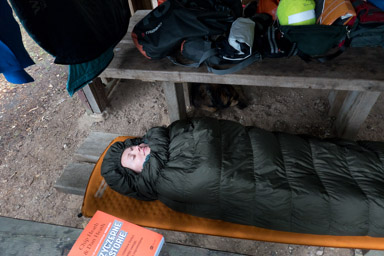 przeczekać kolejna ulewę