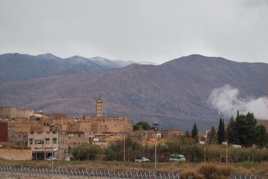 chwilę przed moim przybyciem cały rejon nawiedziły ulewy, a teraz na szczytach pojawił się już śnieg