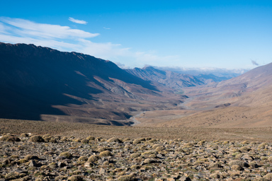 i zejście do potężnej doliny