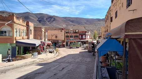 wreszcie pierwsze miasteczko: Imilchil