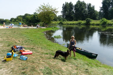 Start na zatłoczonej plaży w Tomaszowie Mazowieckim . Upał zaczyna się już niemiłosierny.