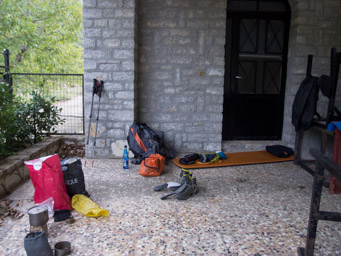 kolejny awaryjny nocleg pod kościołem